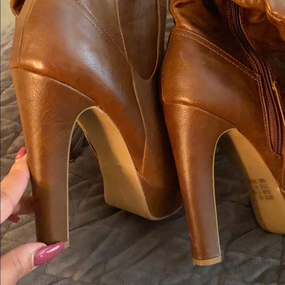 Tall boots - Picture 4 of 6